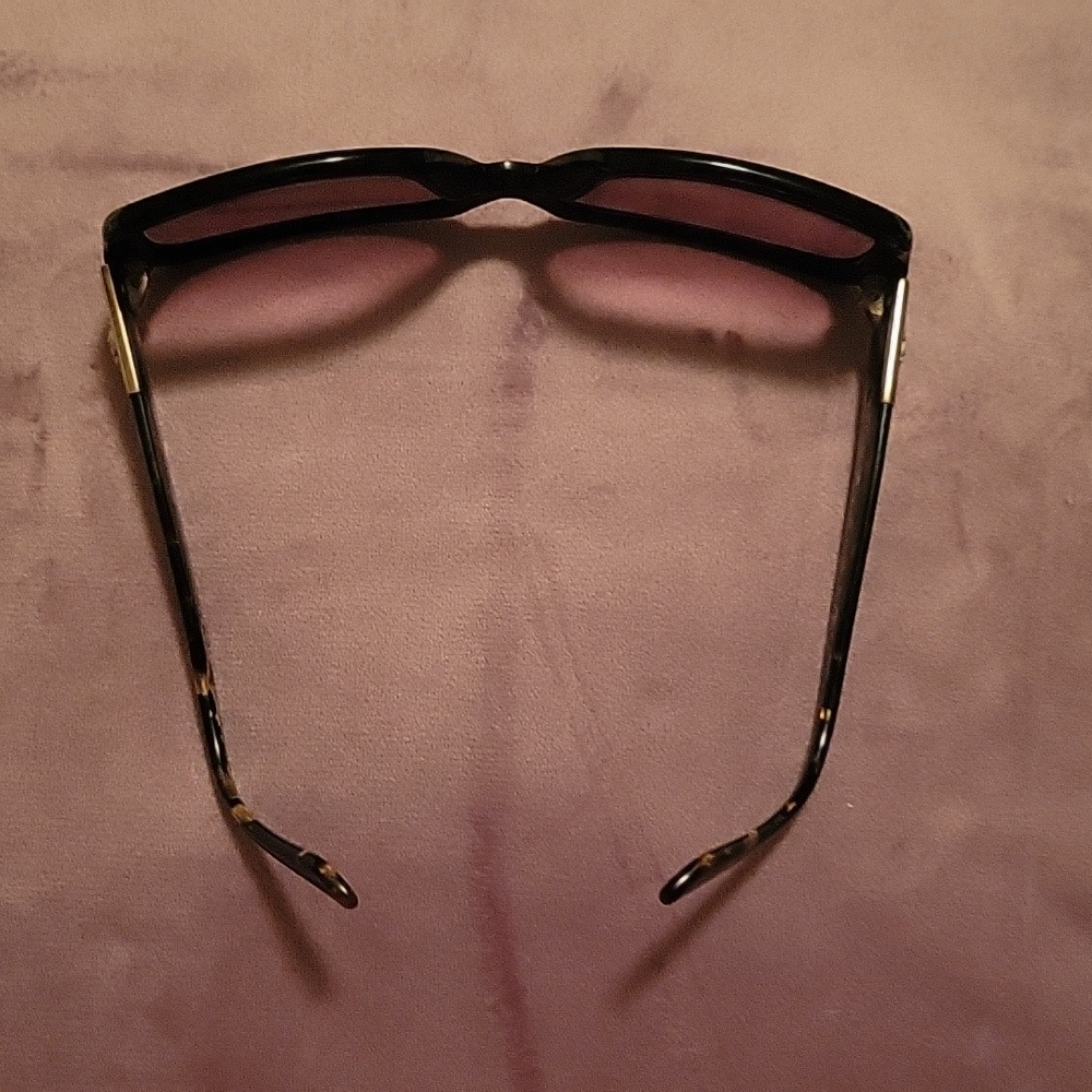 Versace authentic sunglasses. - Picture 4 of 8